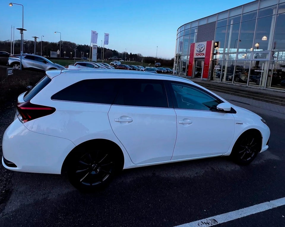 Toyota Auris 1,8 Hybrid H2 Comfort Touring Sports CVT 5d