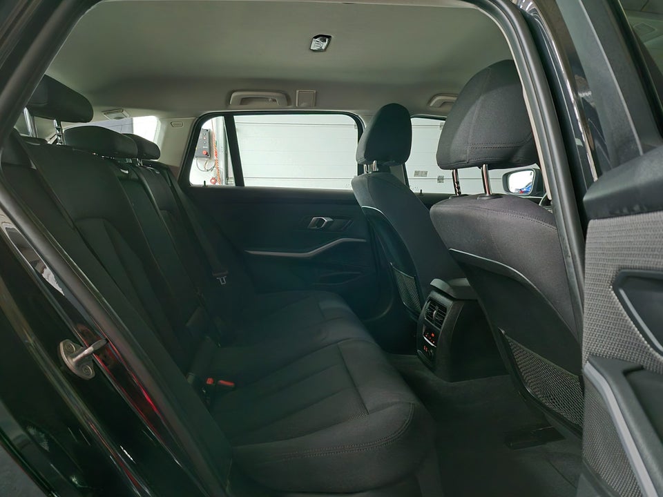 BMW 320d 2,0 Touring Connected aut. 5d