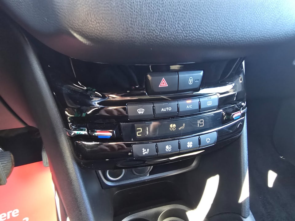 Peugeot 208 1,2 PureTech 82 Envy 5d