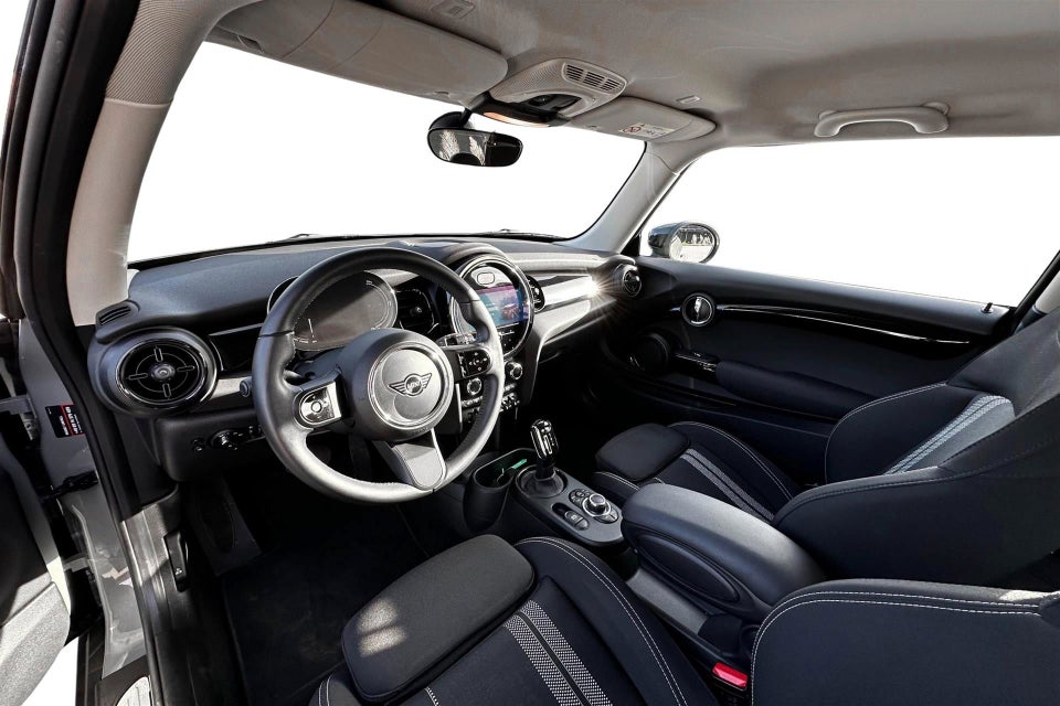 MINI Cooper SE Essential 3d