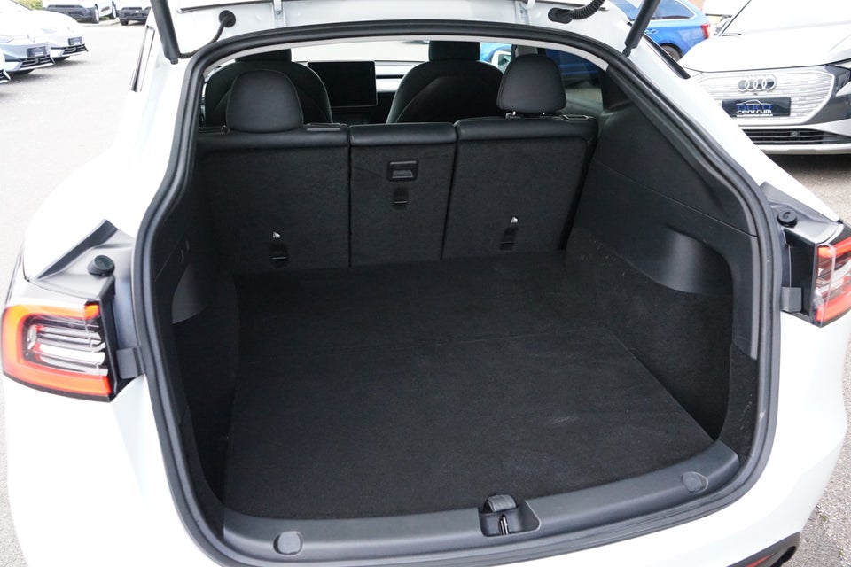 Tesla Model Y Long Range AWD 5d