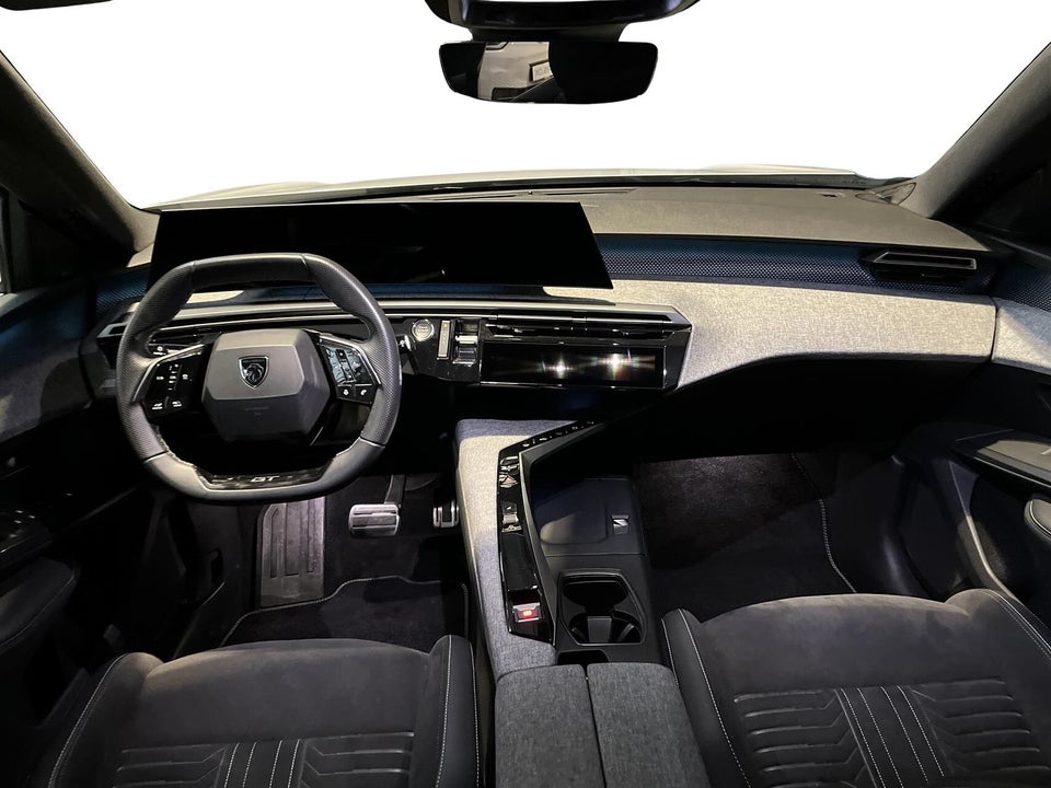Peugeot e-3008 77 GT Pack 5d