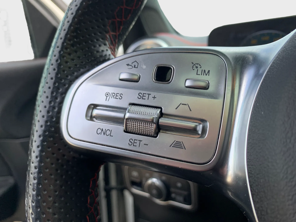 Mercedes EQB300 AMG Line 4Matic 5d