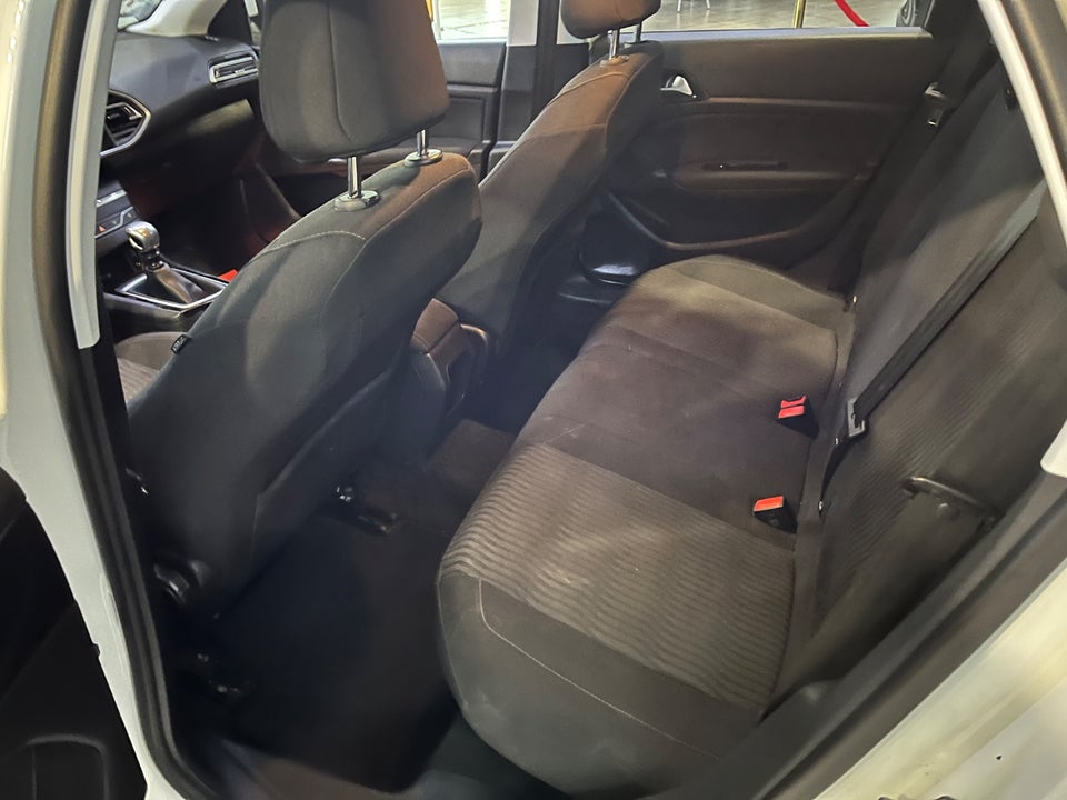 Peugeot 308 1,6 BlueHDi 120 Style SW 5d