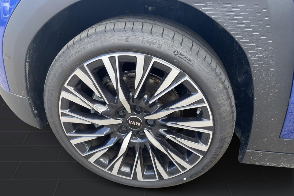 MINI Aceman E Favoured Trim L 5d