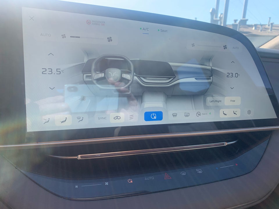 Hongqi EH7 111 Exclusive 4d