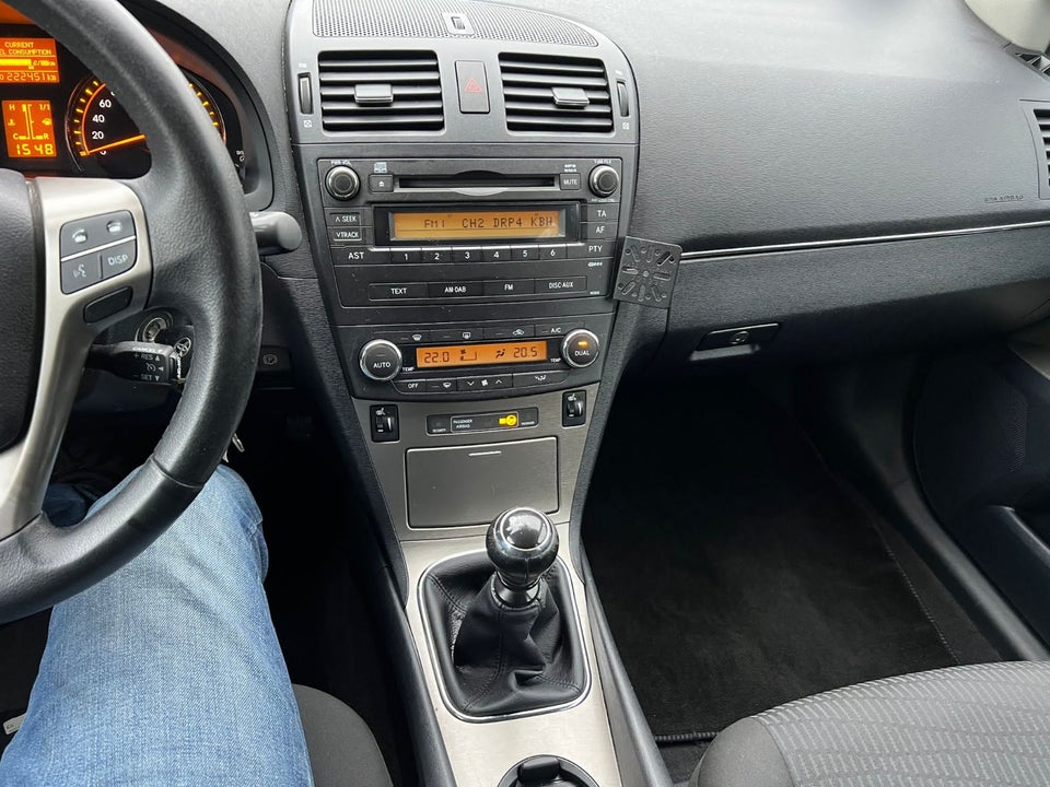 Toyota Avensis 1,8 VVT-i T2 stc. 5d