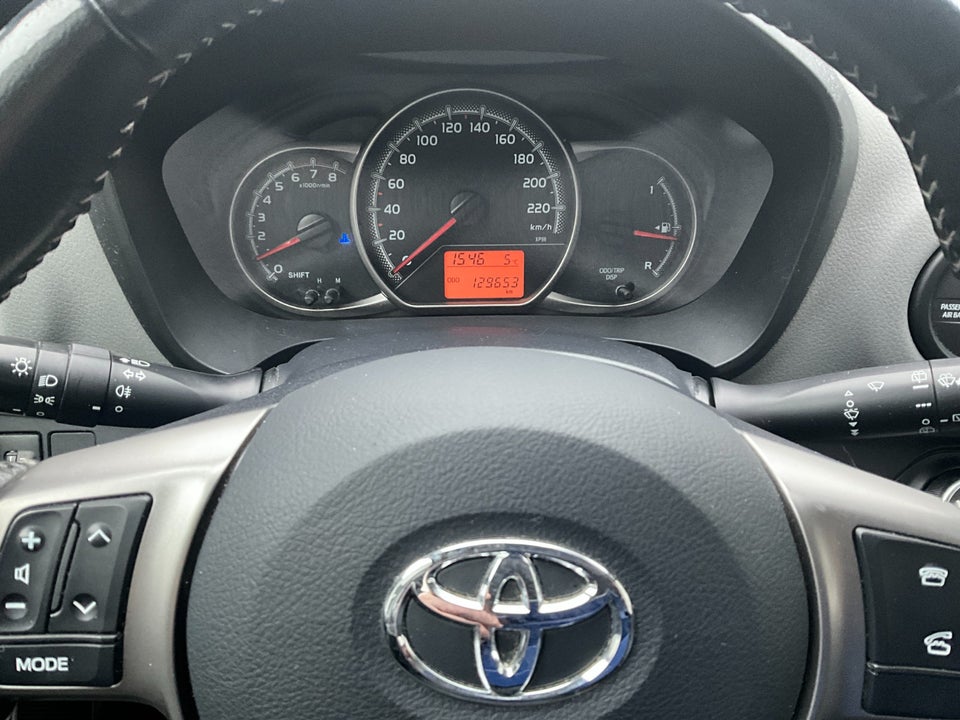 Toyota Yaris 1,0 VVT-i T2 5d