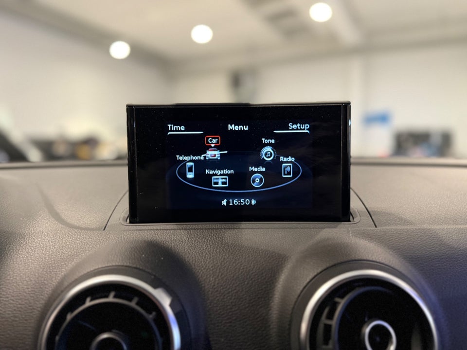 Audi A3 1,6 TDi 110 Ultra Attraction 4d