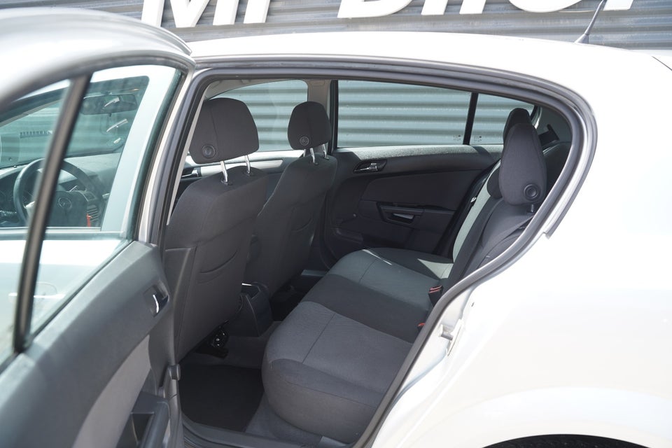 Opel Astra 1,4 16V Enjoy 5d