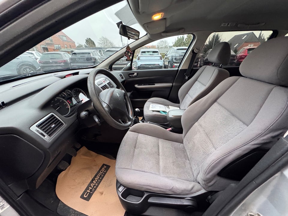 Peugeot 307 1,6 XR stc. 5d