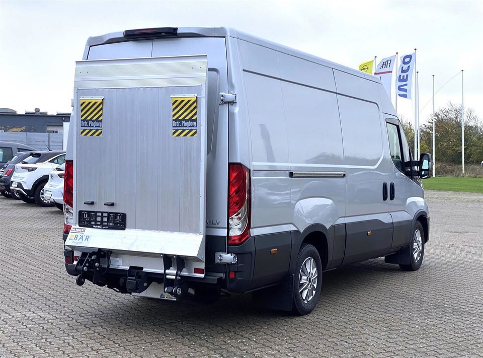 Iveco Daily 2,3 35S16 12m³ Van AG8