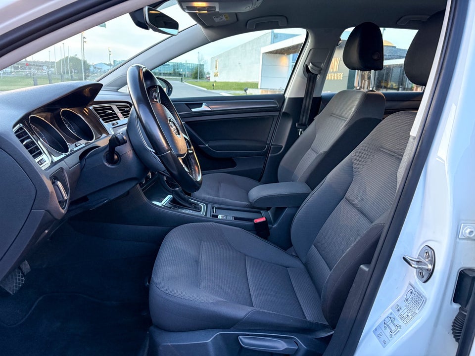VW Golf VII 2,0 TDi 150 Comfortline Connect DSG Van 5d