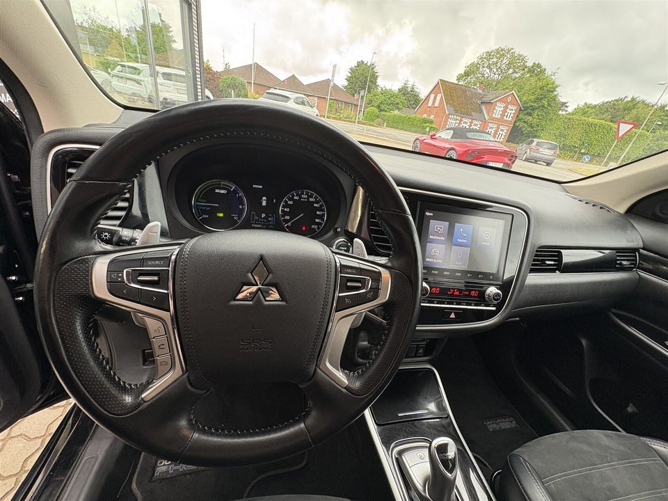 Mitsubishi Outlander 2,4 PHEV Invite+ CVT 4WD 5d