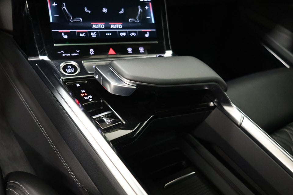 Audi Q8 e-tron 55 S-line quattro 5d