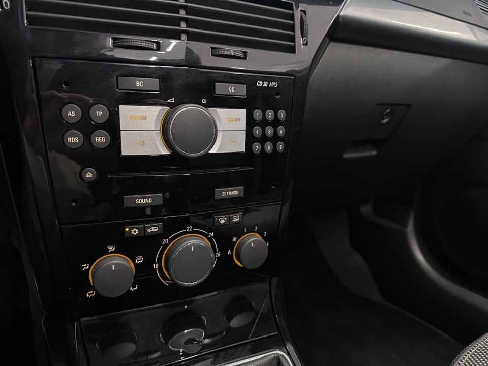 Opel Astra 1,8 16V Cosmo TwinTop 2d