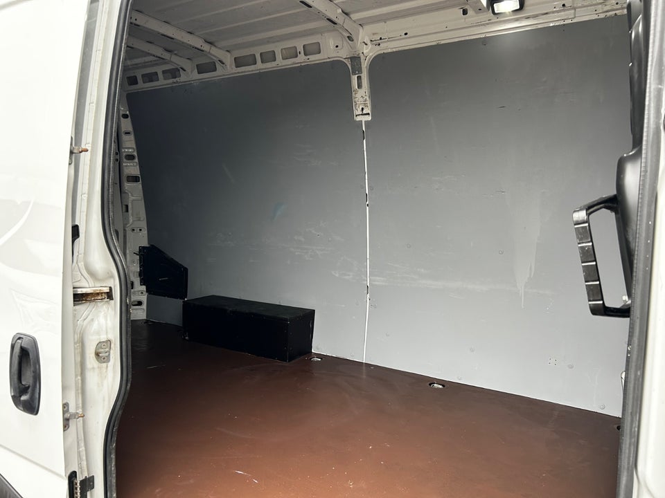 Iveco Daily 2,3 35S16 12m³ Van AG8