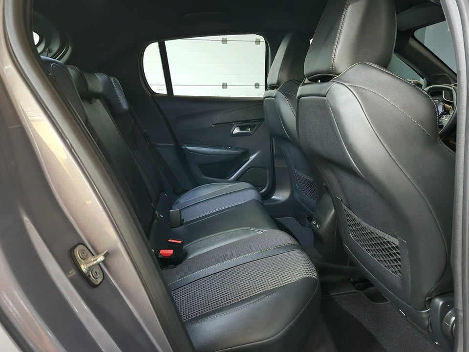 Peugeot e-208 50 GT Pack 5d