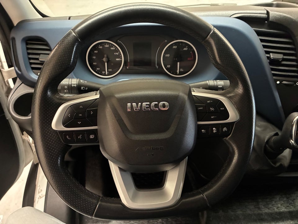 Iveco Daily 3,0 35S18 Box m/lift AG8 2d