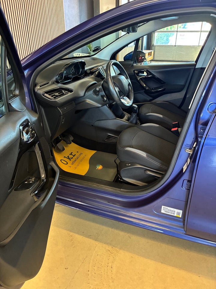 Peugeot 208 1,2 VTi 82 Allure Sky 5d
