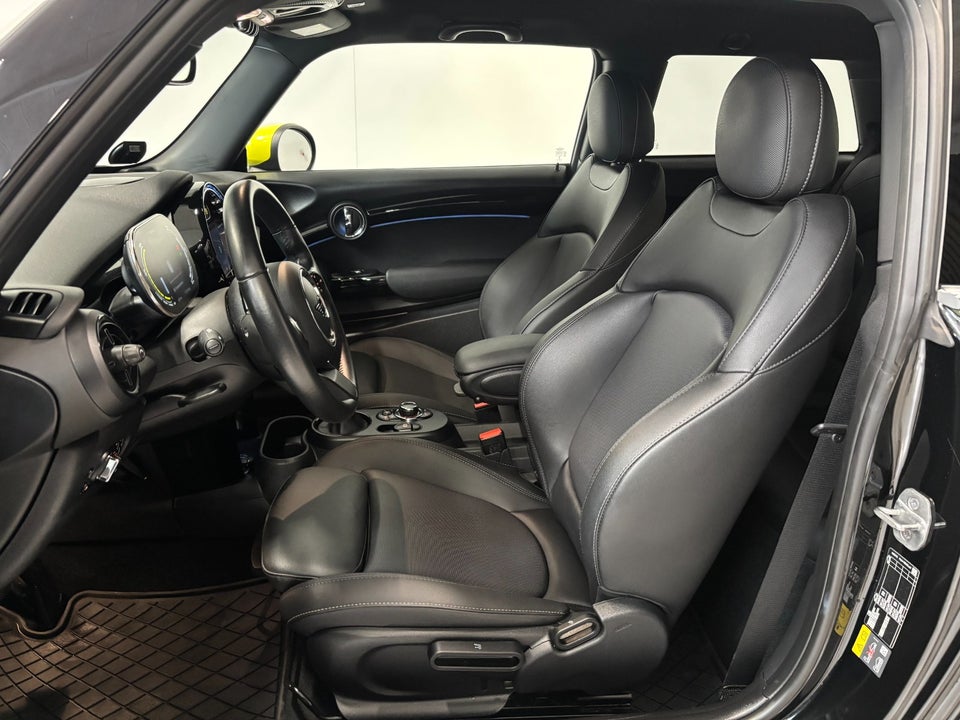 MINI Cooper SE Essential 3d