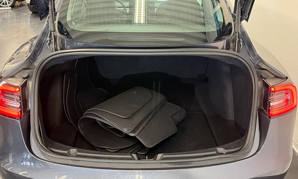 Tesla Model 3 Long Range AWD 4d