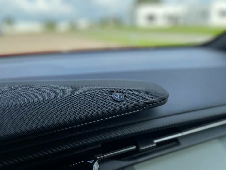 Ford Explorer 84 Premium Extended Range AWD 5d