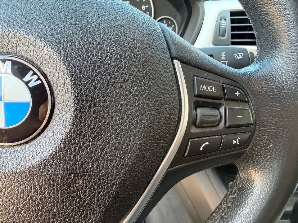 BMW 320i 2,0 Touring aut. 5d