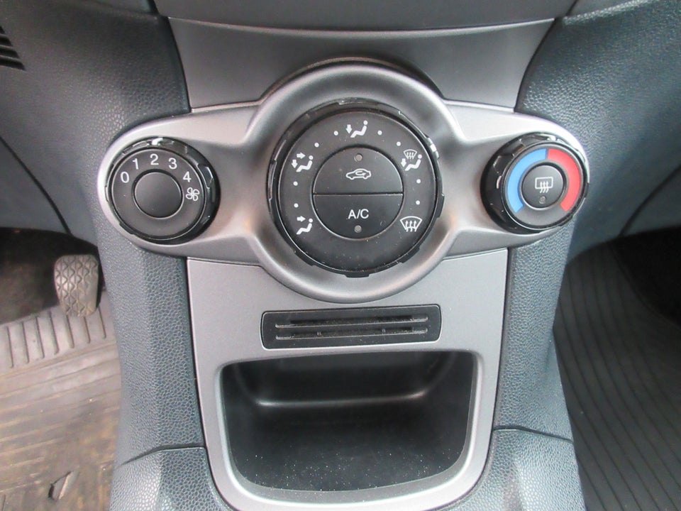 Ford Fiesta 1,3 Ambiente 5d