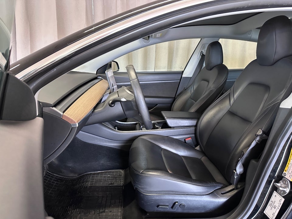 Tesla Model 3 Standard Range+ RWD 4d