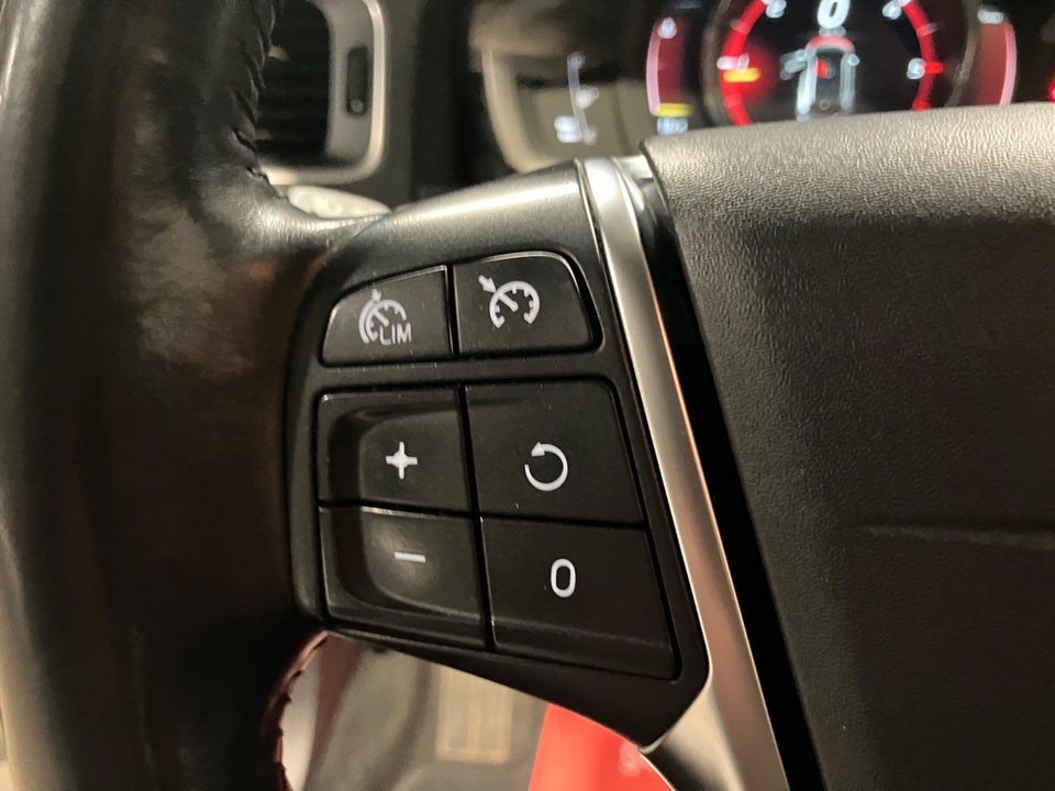 Volvo V60 2,0 D4 190 Summum aut. 5d