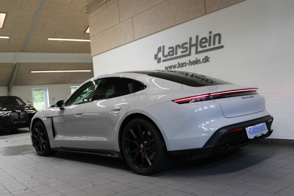 Porsche Taycan GTS Performance+  4d