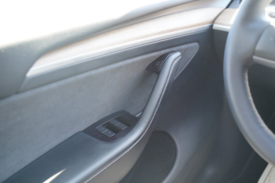 Tesla Model Y Long Range AWD 5d