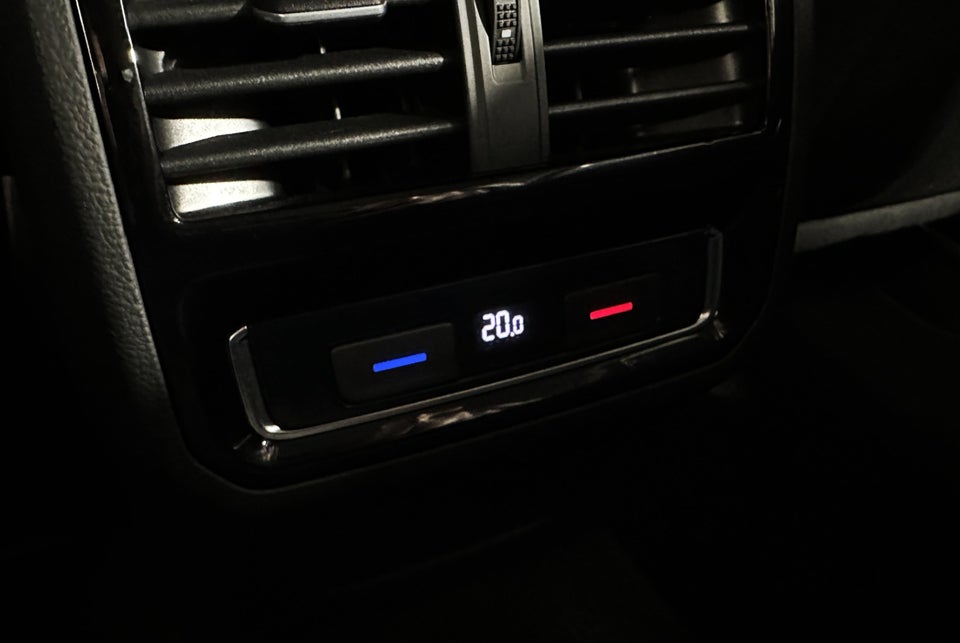 VW Passat 2,0 TDi 150 R-line DSG 4d