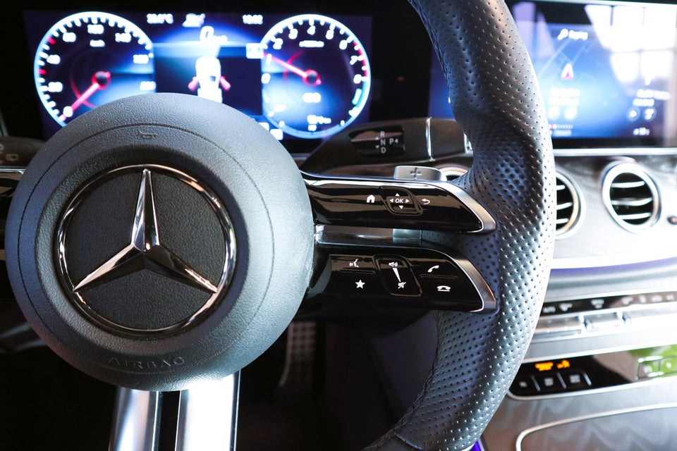 Mercedes E300 e 2,0 AMG Line stc. aut. 5d