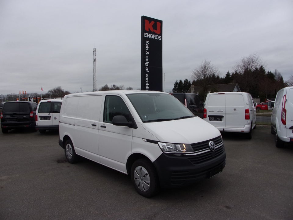 VW Transporter 2,0 TDi 110 Kassevogn kort