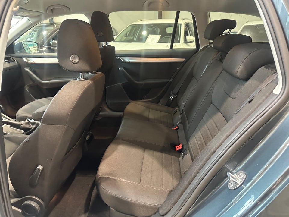 Skoda Octavia 1,6 TDi 110 Style Combi DSG 5d