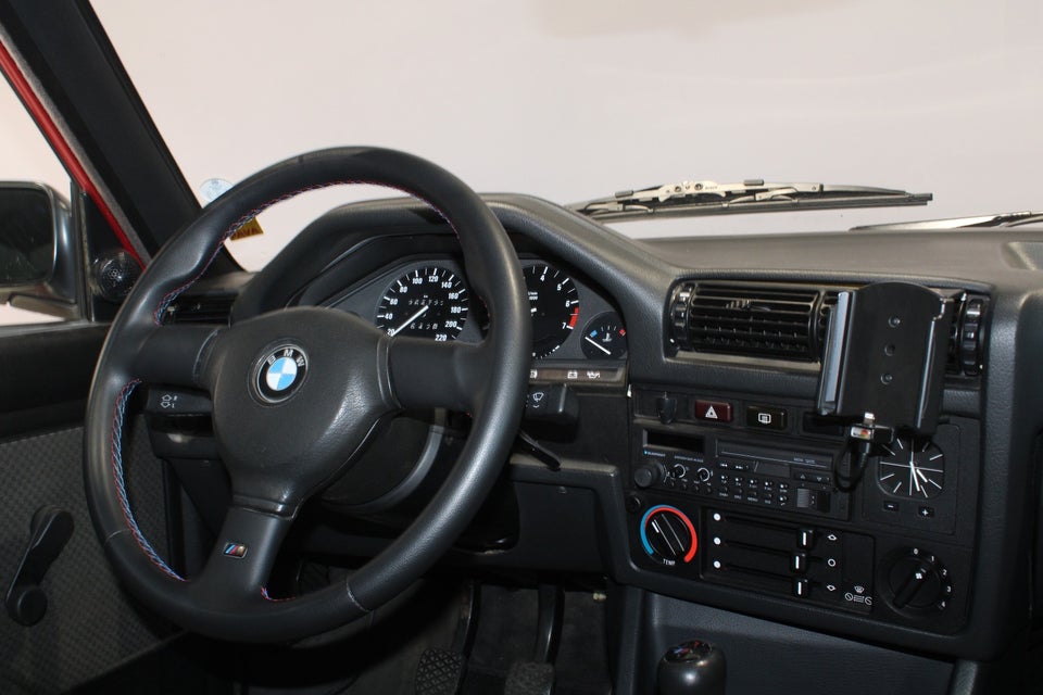 BMW 320i 2,0  4d