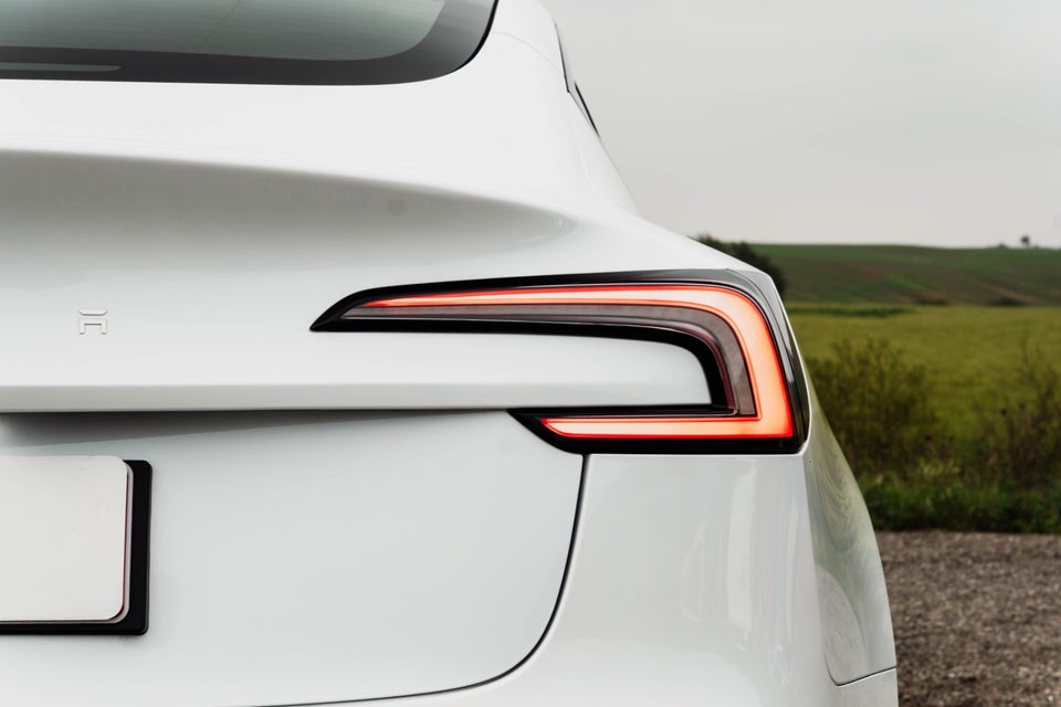 Tesla Model 3 RWD 4d