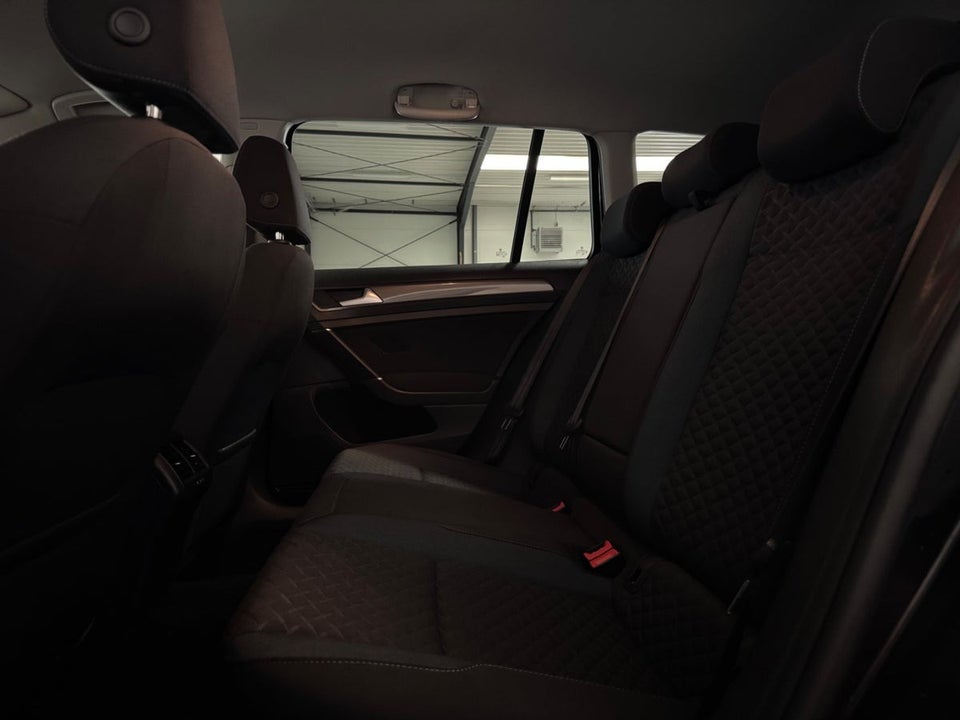 VW Golf VII 1,6 TDi 115 IQ.Drive Variant DSG 5d