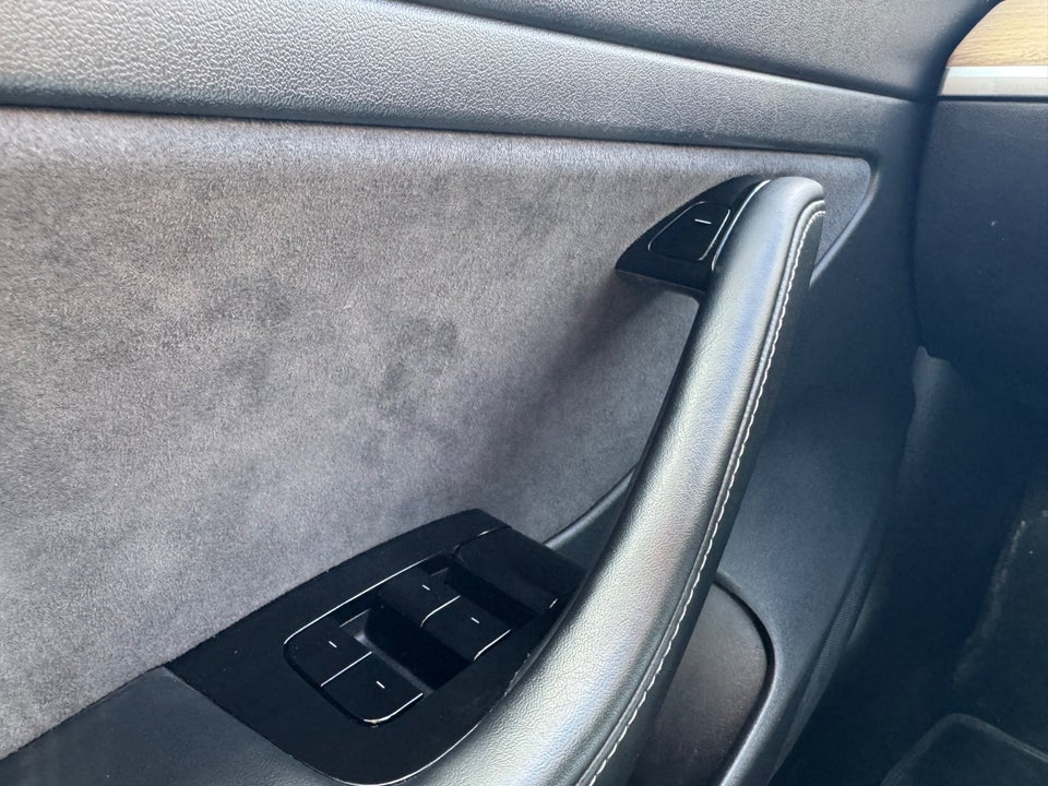 Tesla Model 3 Standard Range+ RWD 4d
