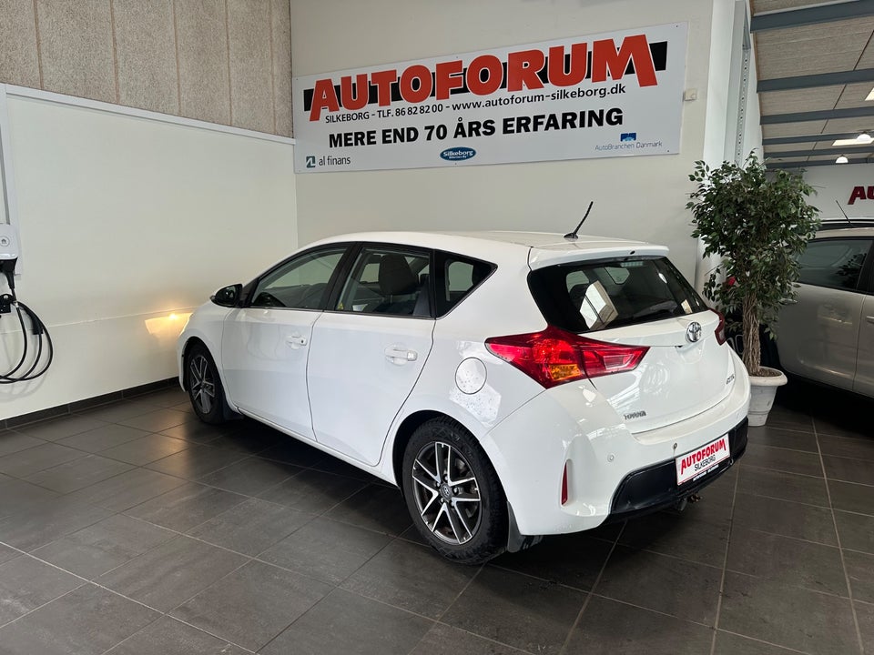Toyota Auris 2,0 D-4D T2+ 5d