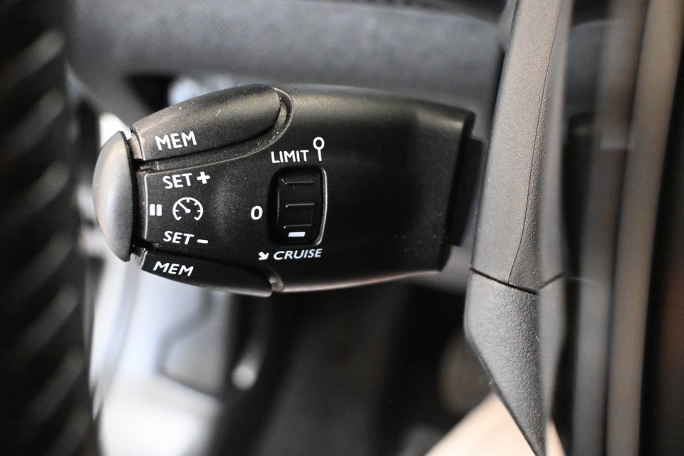 Peugeot 2008 1,2 PureTech 100 Active 5d