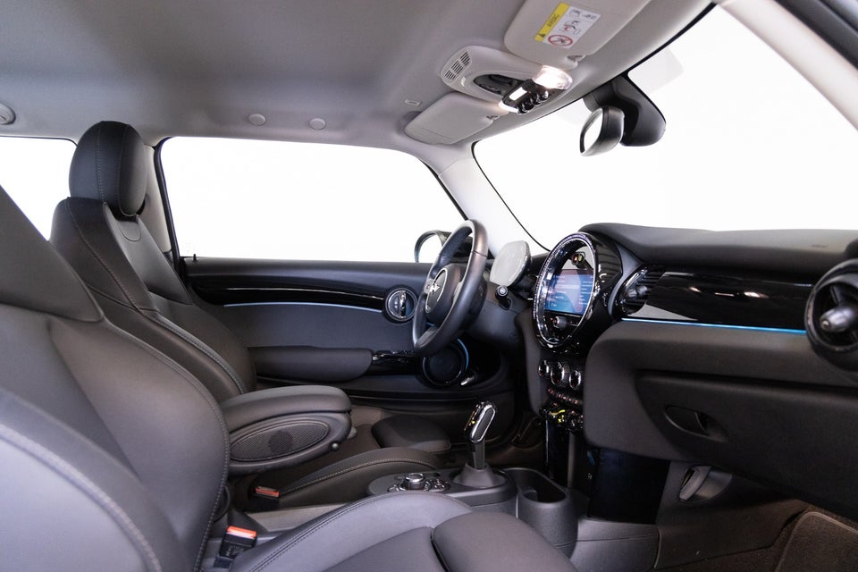 MINI Cooper SE Essential 3d