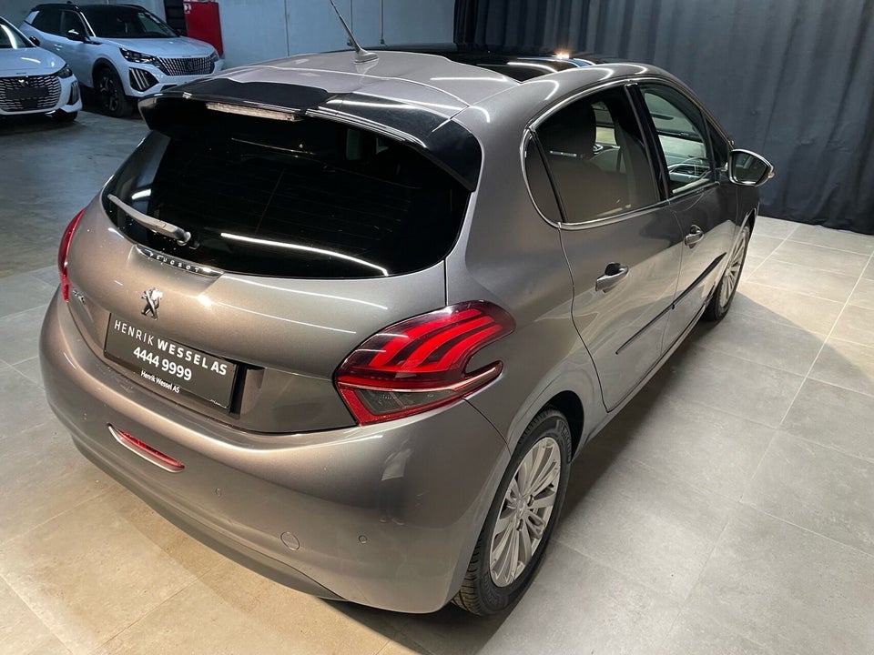 Peugeot 208 1,2 PureTech 82 Selection Sky 5d