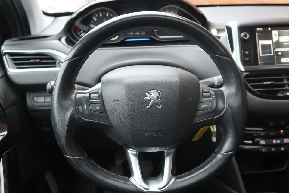 Peugeot 208 1,2 VTi Allure Sky 5d