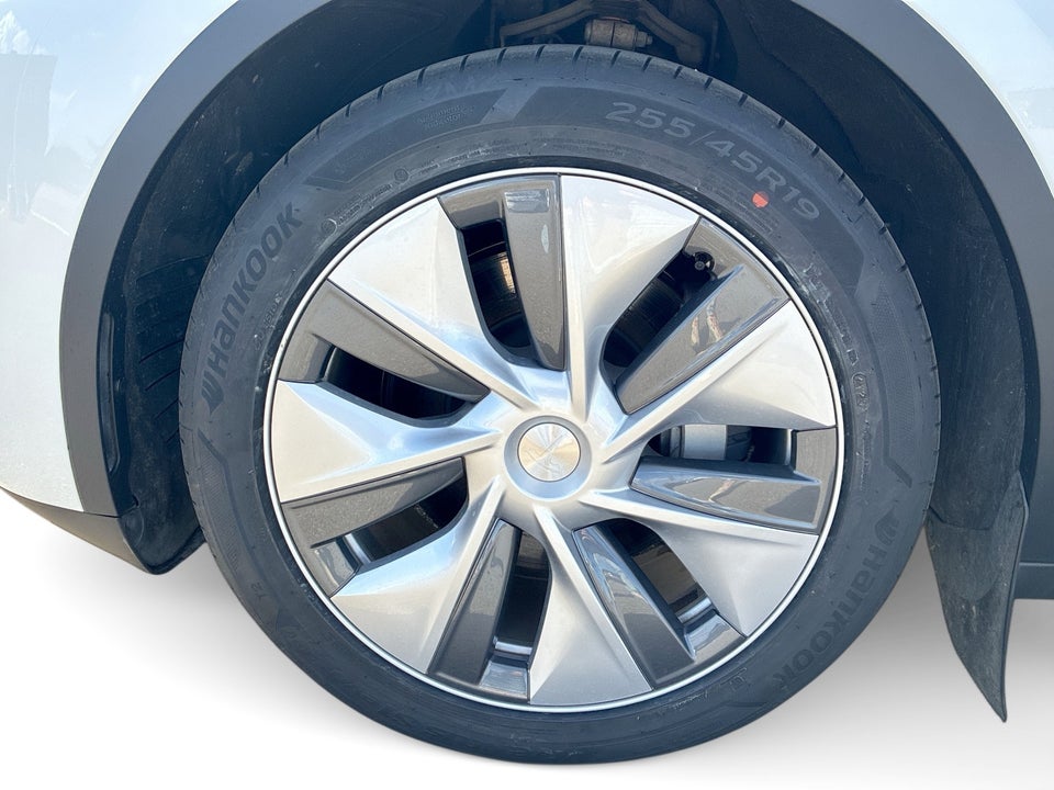 Tesla Model Y Long Range AWD 5d