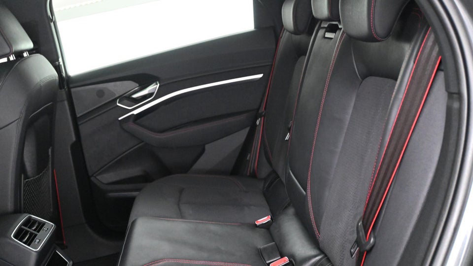 Audi Q8 e-tron 55 S-line quattro 5d