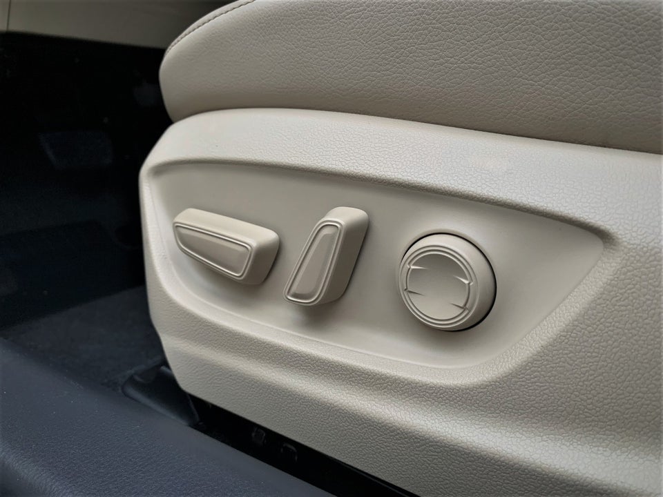 Toyota Camry 2,5 Hybrid H3 Executive CVT 4d