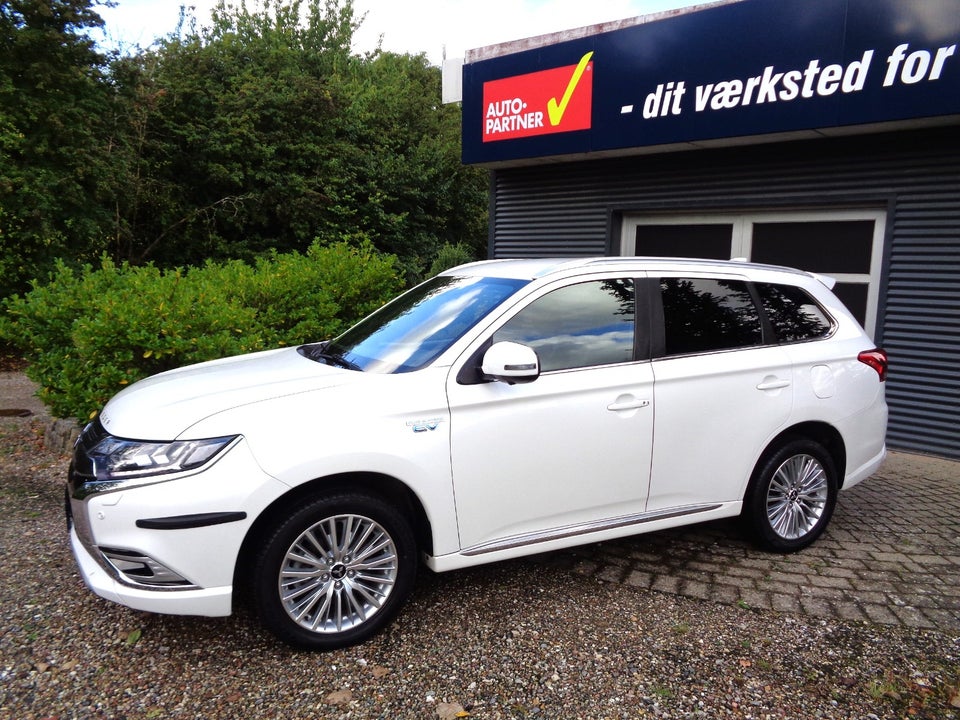 Mitsubishi Outlander 2,4 PHEV Instyle CVT 4WD 5d